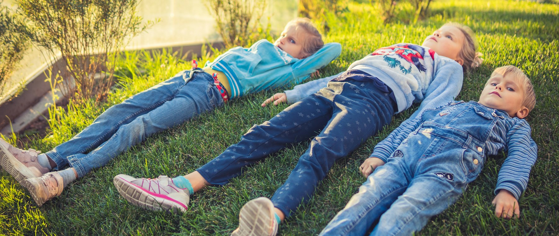 family playing in the yard of their pest-free Fox Cities home